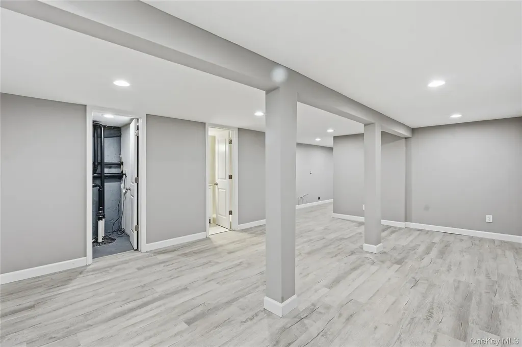 1395 Gardiner Drive Bay Shore NY 11706