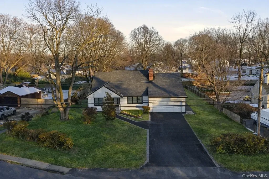 1395 Gardiner Drive Bay Shore NY 11706