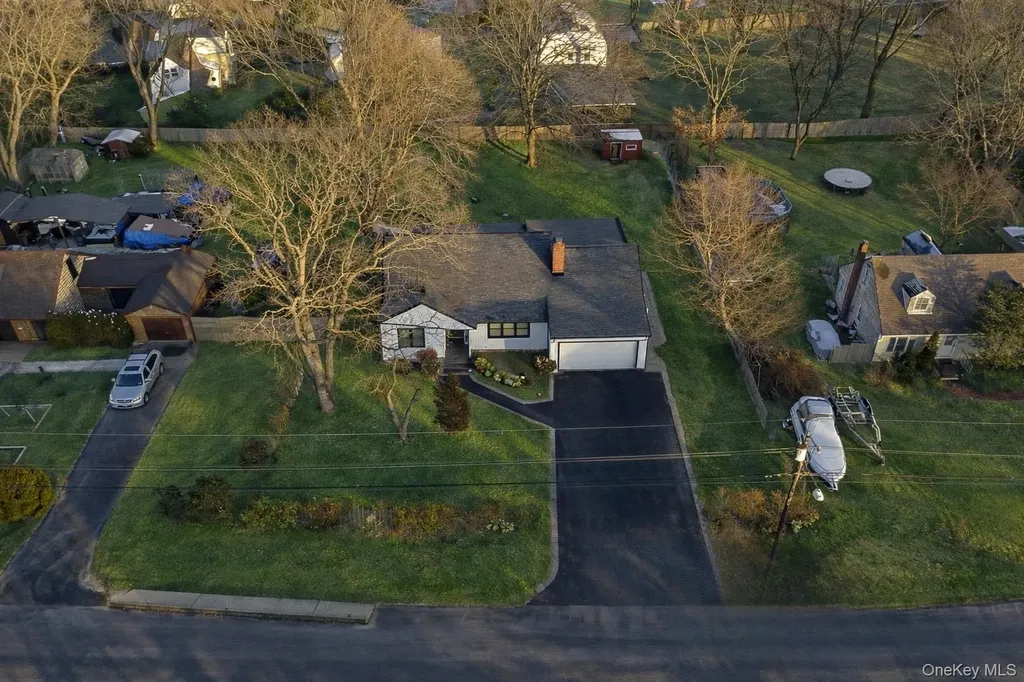 1395 Gardiner Drive Bay Shore NY 11706