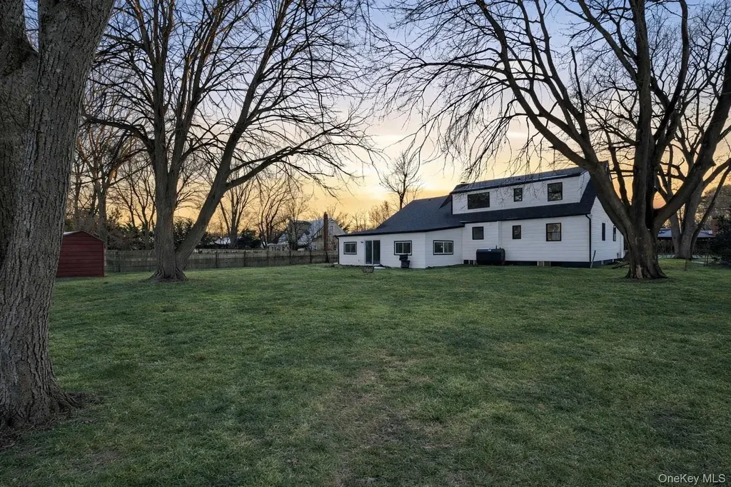 1395 Gardiner Drive Bay Shore NY 11706