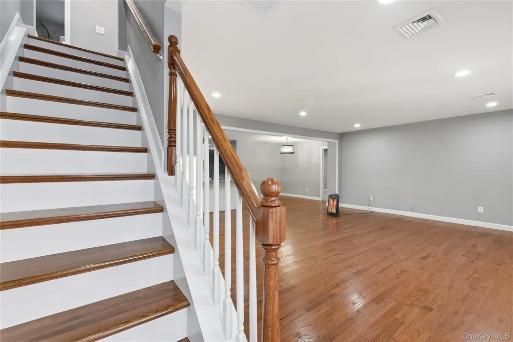 1395 Gardiner Drive Bay Shore NY 11706