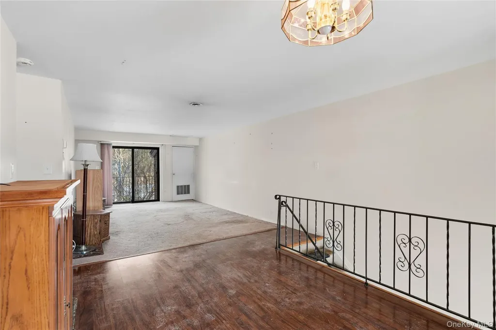 19 Newbrook Bay Shore NY 11706