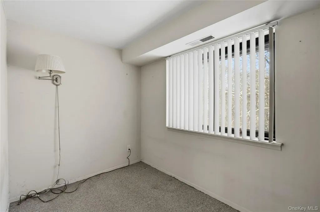 19 Newbrook Bay Shore NY 11706