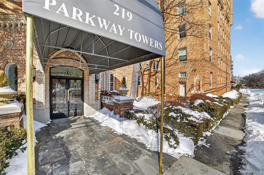 219 Bronx River Road Yonkers NY 10704