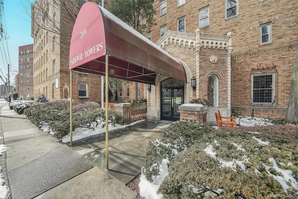 219 Bronx River Road Yonkers NY 10704
