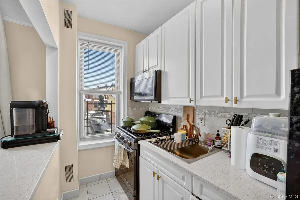 219 Bronx River Road Yonkers NY 10704