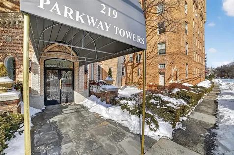 219 Bronx River Road Yonkers NY 10704