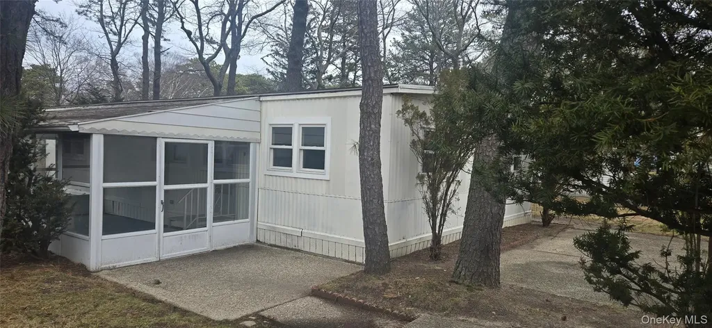 525 Riverleigh Avenue Unit 116 Riverhead NY 11901
