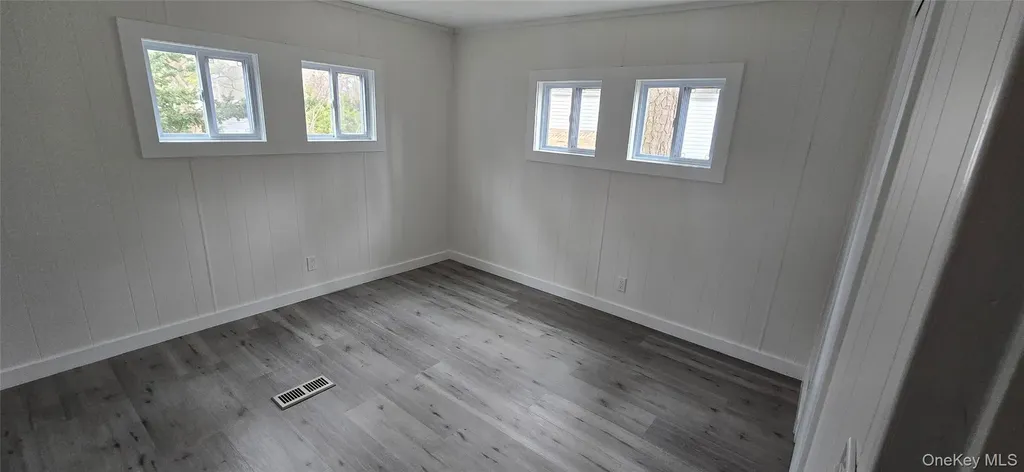 525 Riverleigh Avenue Unit 116 Riverhead NY 11901