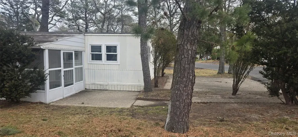 525 Riverleigh Avenue Unit 116 Riverhead NY 11901