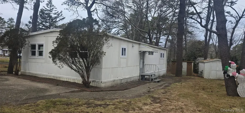 525 Riverleigh Avenue Unit 116 Riverhead NY 11901