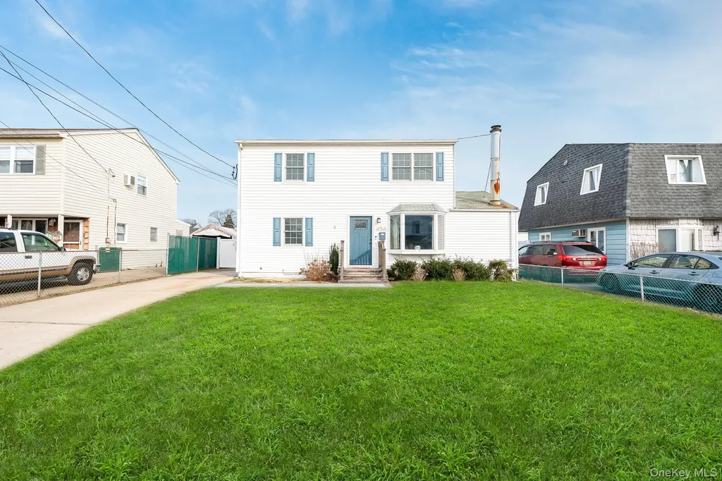 456 48th Street Lindenhurst NY 11757