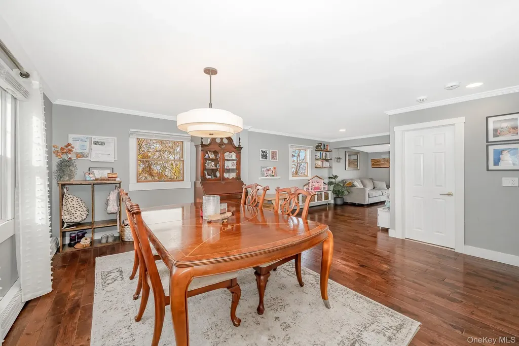 456 48th Street Lindenhurst NY 11757