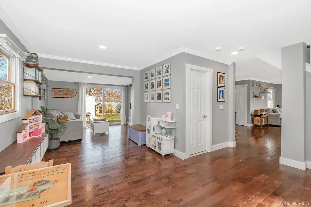 456 48th Street Lindenhurst NY 11757
