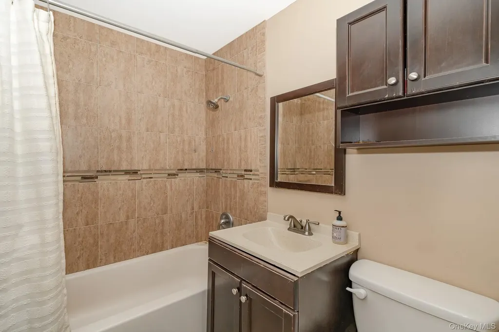 456 48th Street Lindenhurst NY 11757