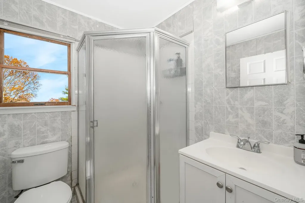 456 48th Street Lindenhurst NY 11757