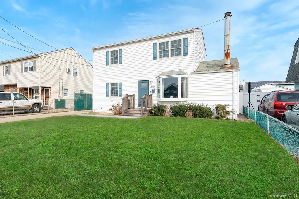 456 48th Street Lindenhurst NY 11757