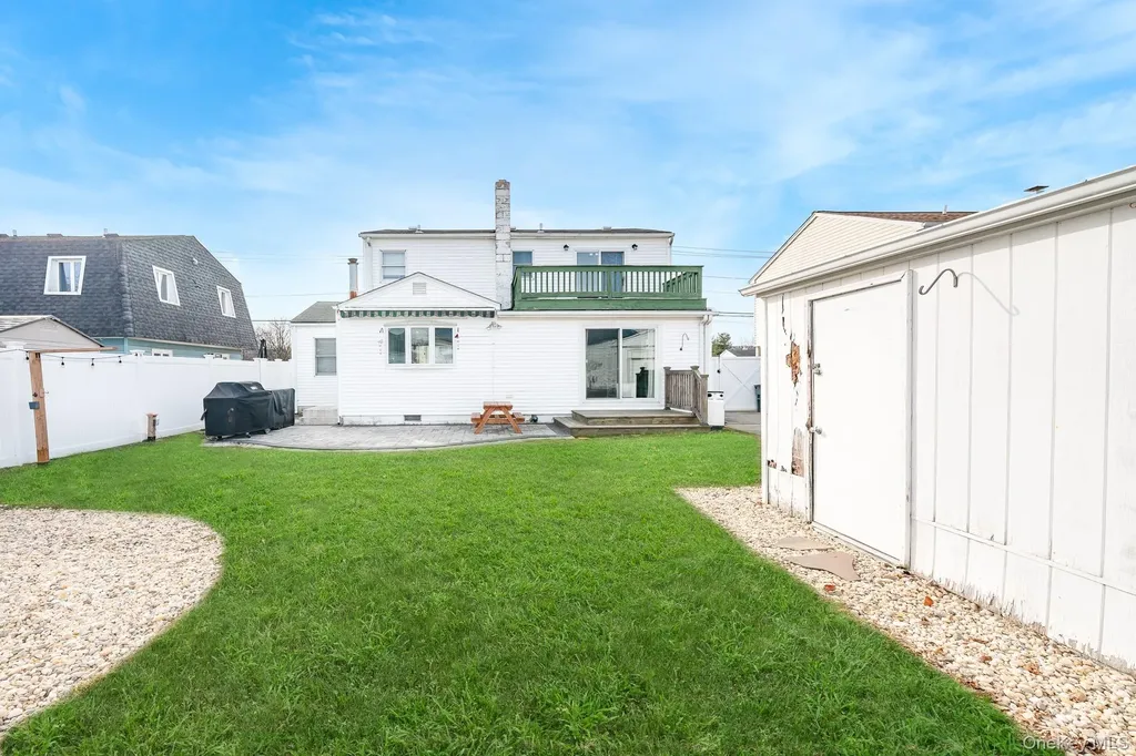 456 48th Street Lindenhurst NY 11757