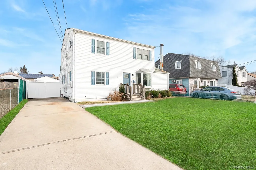 456 48th Street Lindenhurst NY 11757