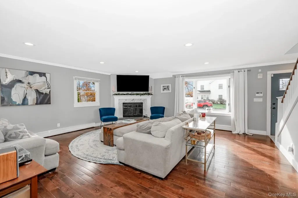 456 48th Street Lindenhurst NY 11757