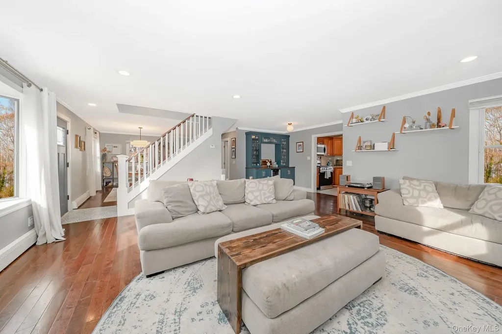 456 48th Street Lindenhurst NY 11757