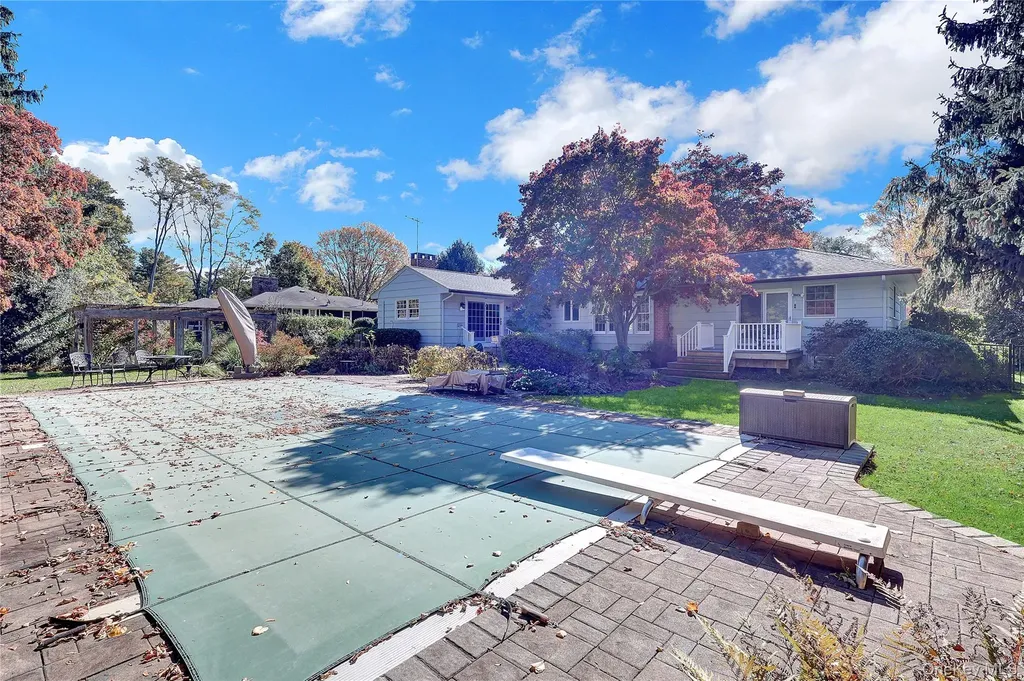 5 Cedar Lane Setauket NY 11733