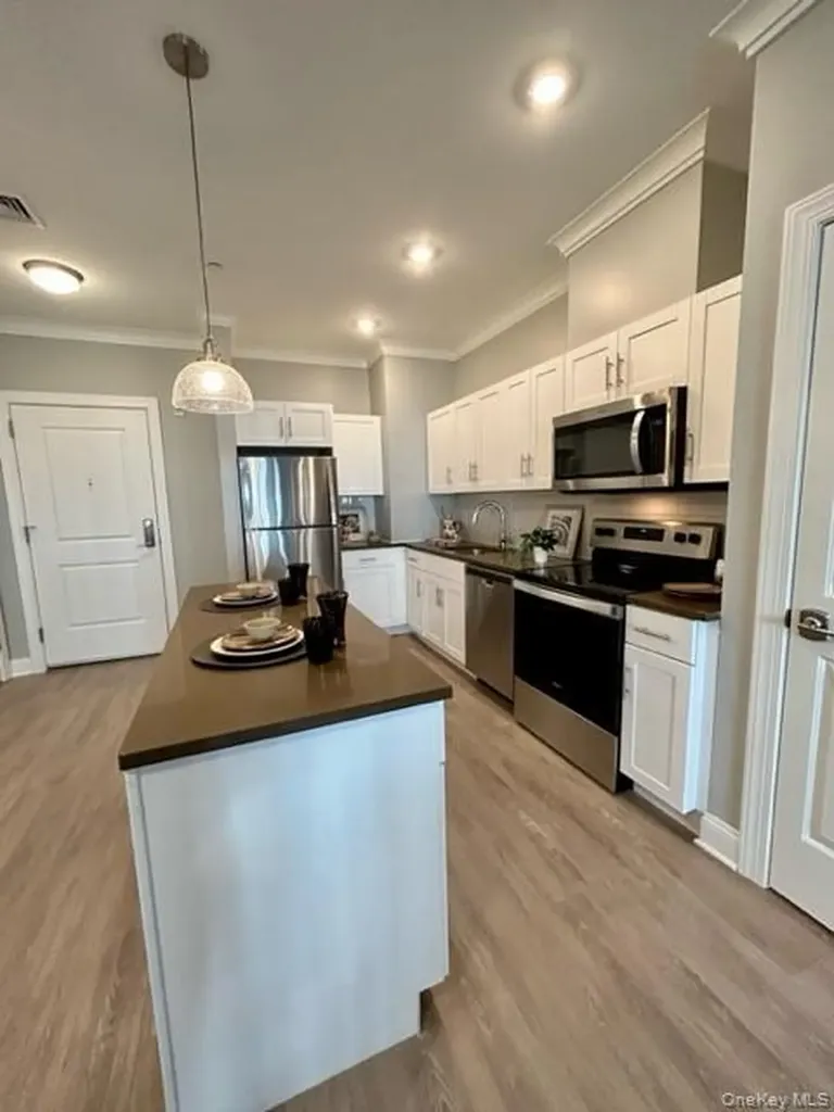 75 E Hoffman Avenue Lindenhurst NY 11757