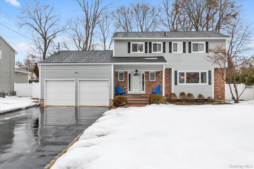 111 Cocks Lane Locust Valley NY 11560