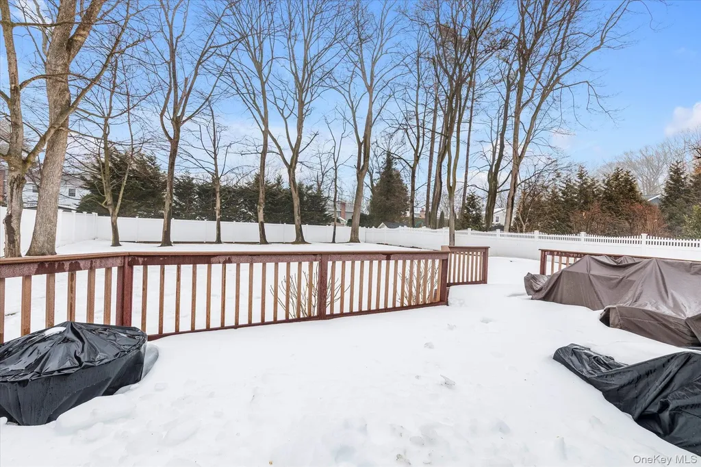 111 Cocks Lane Locust Valley NY 11560