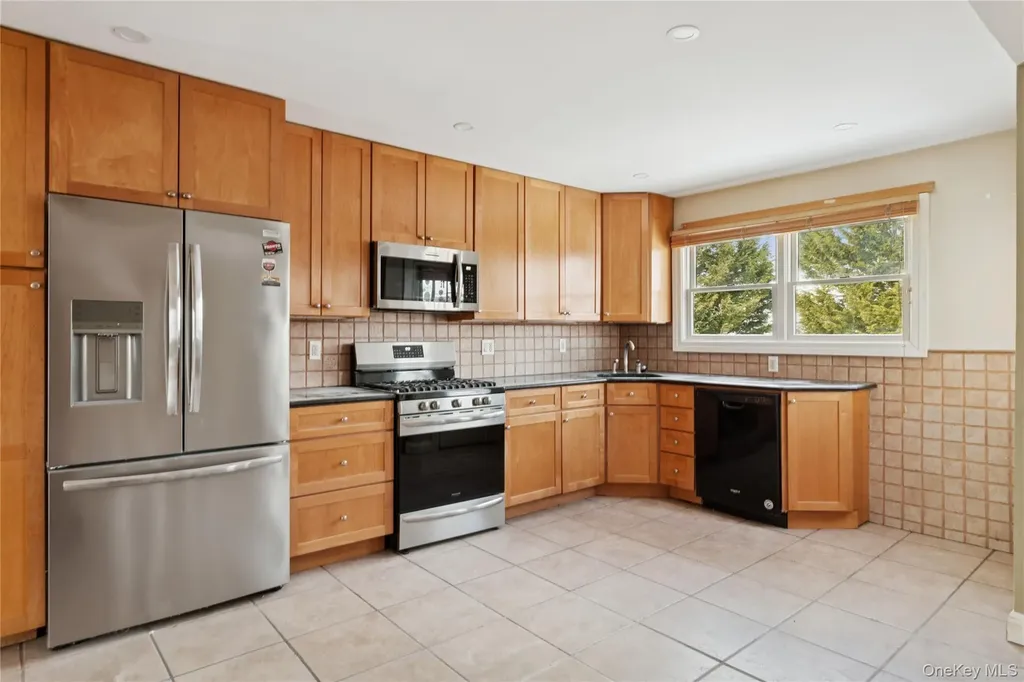 4274 Broadway Island Park NY 11558