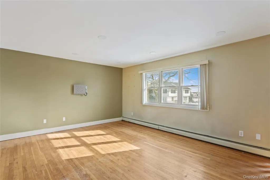 4274 Broadway Island Park NY 11558