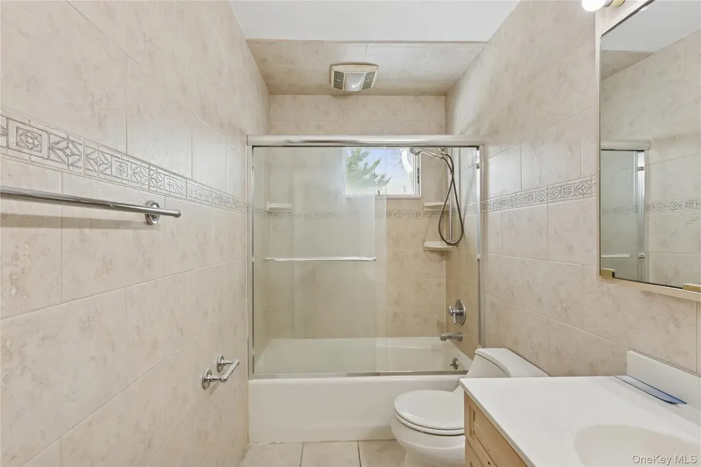 4274 Broadway Island Park NY 11558