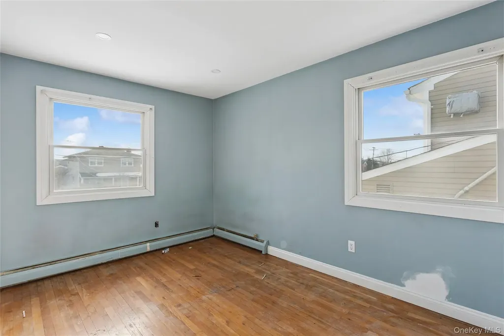 4274 Broadway Island Park NY 11558