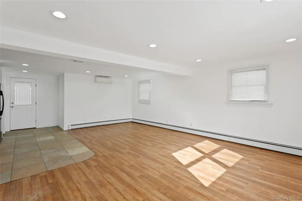 4274 Broadway Island Park NY 11558
