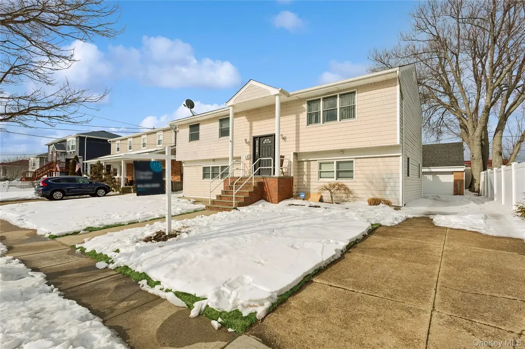 4274 Broadway Island Park NY 11558