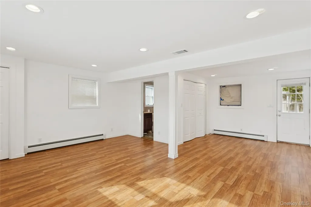 4274 Broadway Island Park NY 11558