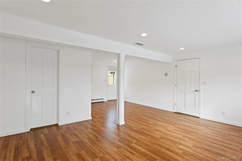 4274 Broadway Island Park NY 11558