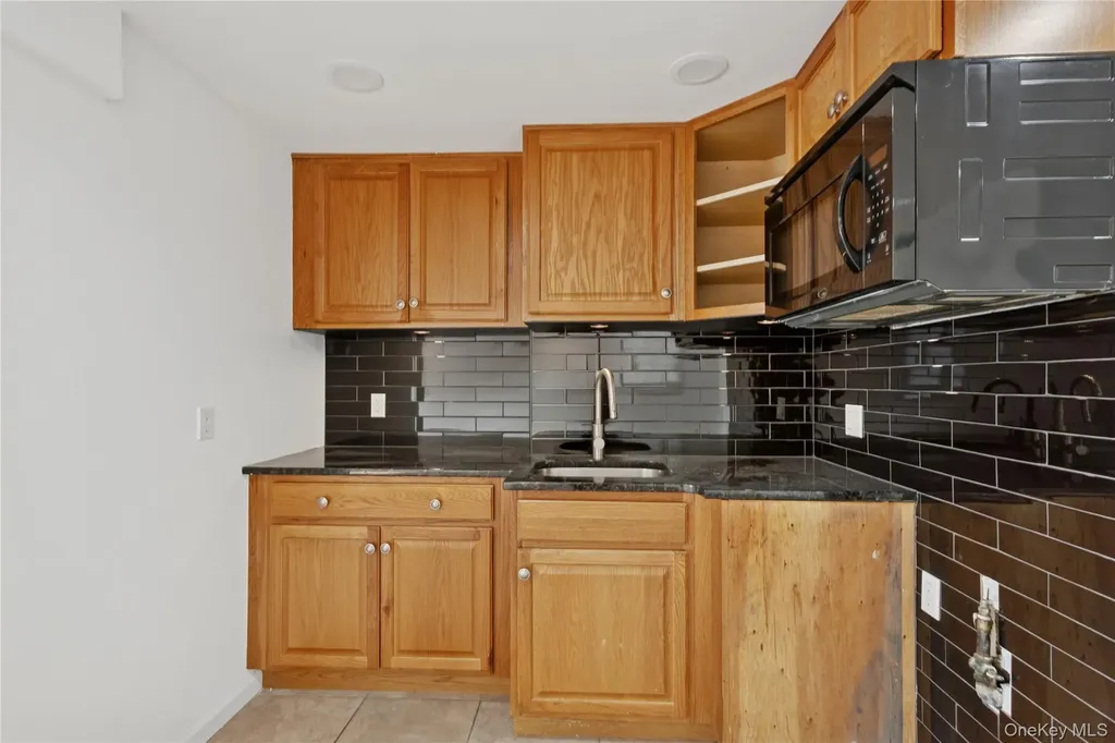 4274 Broadway Island Park NY 11558