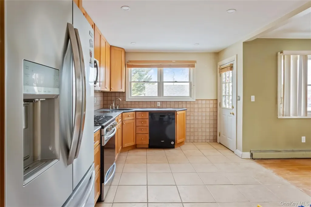 4274 Broadway Island Park NY 11558