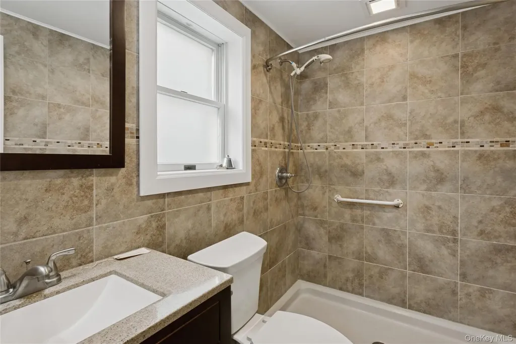 4274 Broadway Island Park NY 11558