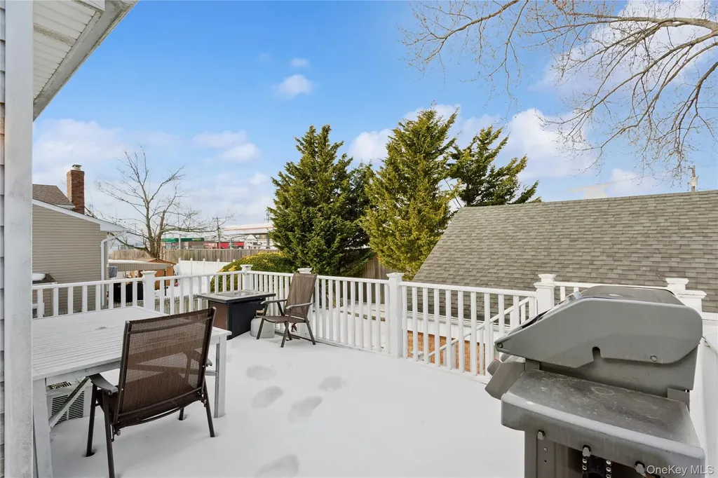 4274 Broadway Island Park NY 11558