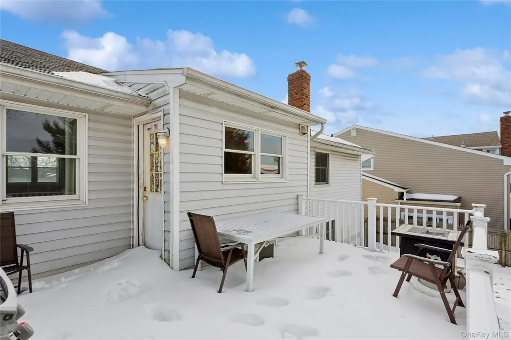 4274 Broadway Island Park NY 11558