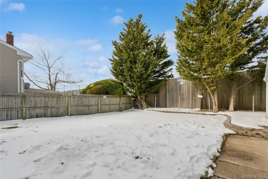 4274 Broadway Island Park NY 11558