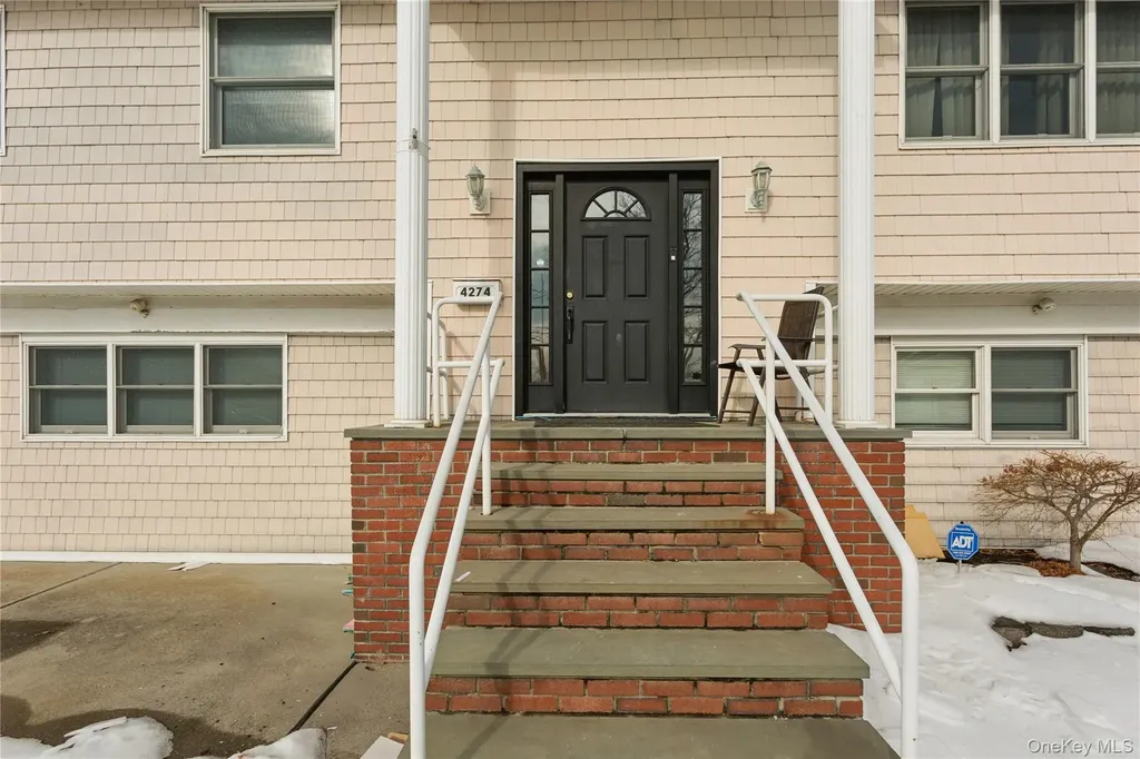 4274 Broadway Island Park NY 11558