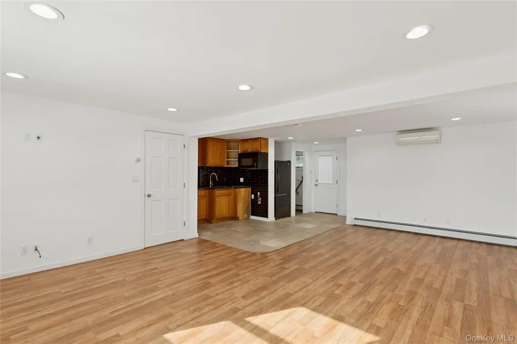 4274 Broadway Island Park NY 11558