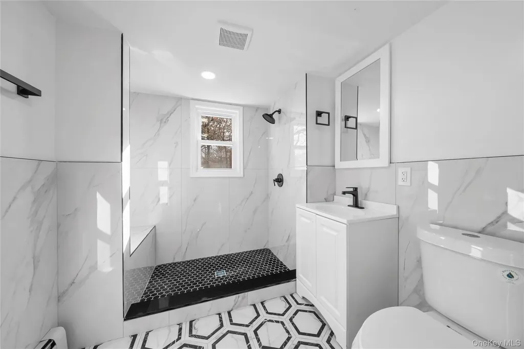 78 Carr Lane Coram NY 11727