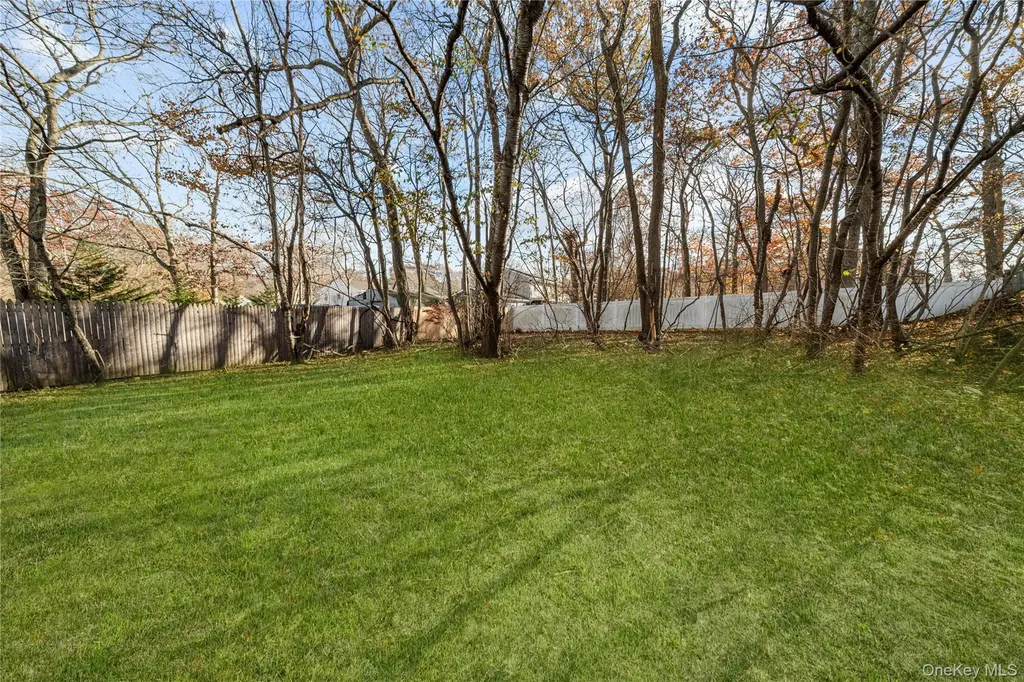 78 Carr Lane Coram NY 11727