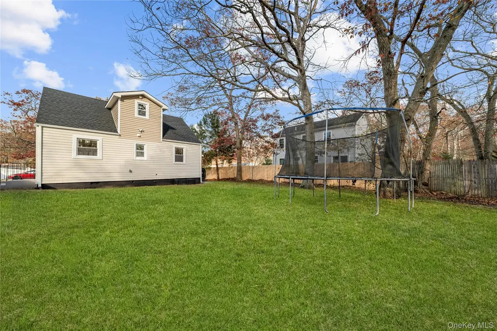 78 Carr Lane Coram NY 11727