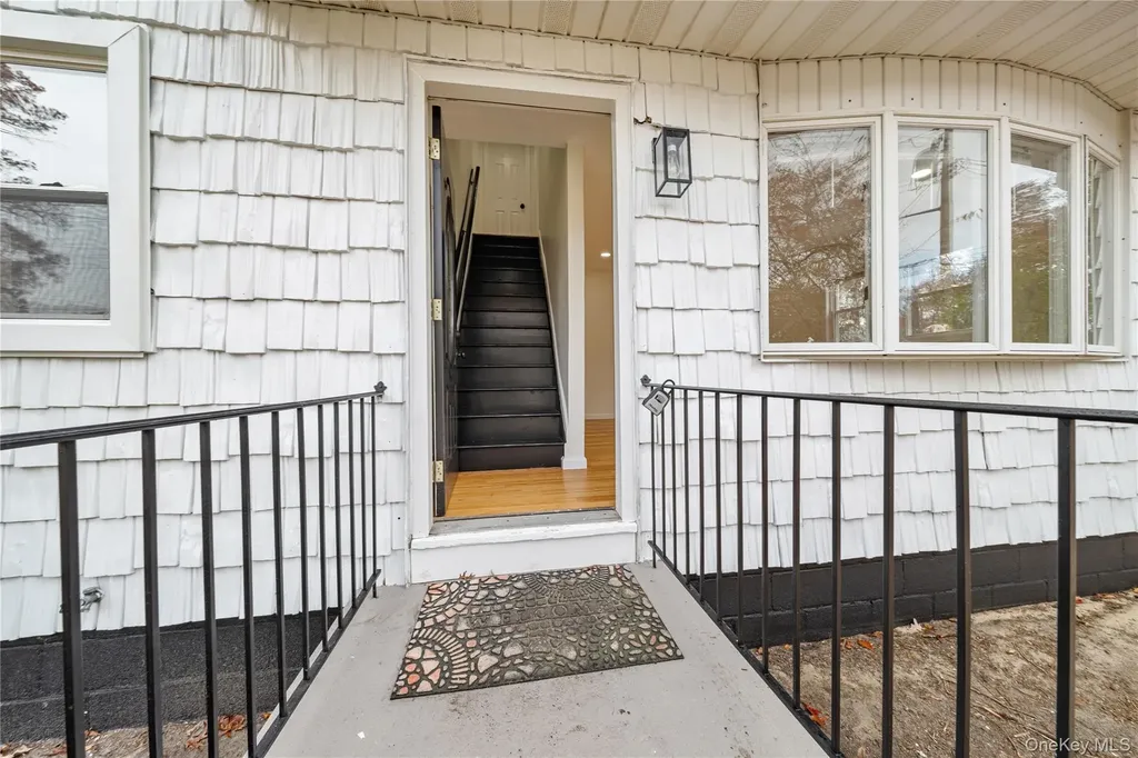 78 Carr Lane Coram NY 11727