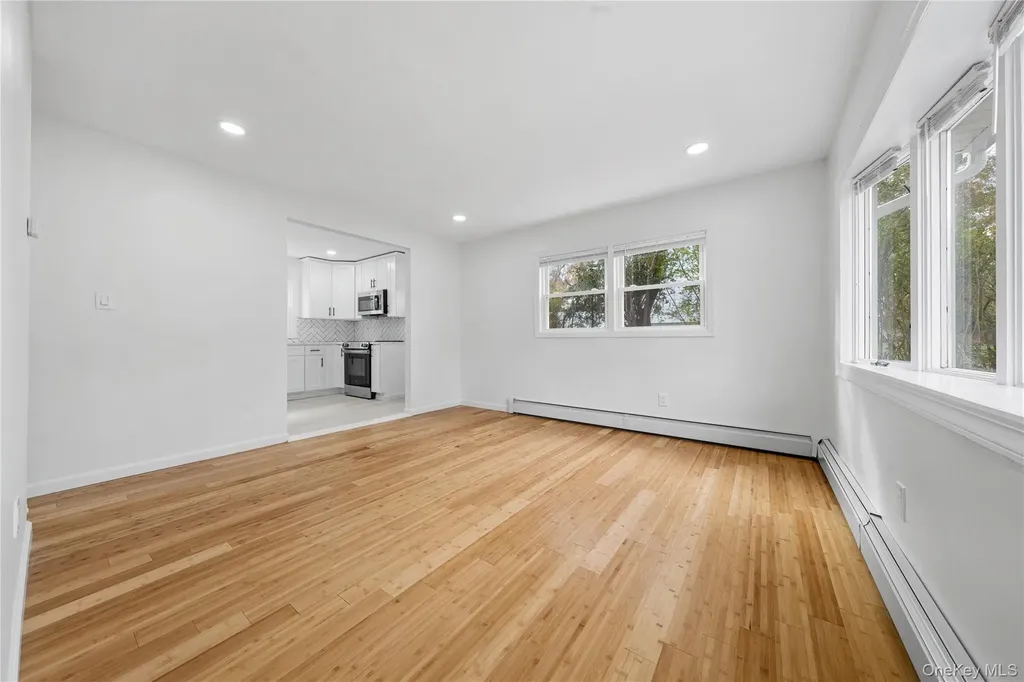 78 Carr Lane Coram NY 11727
